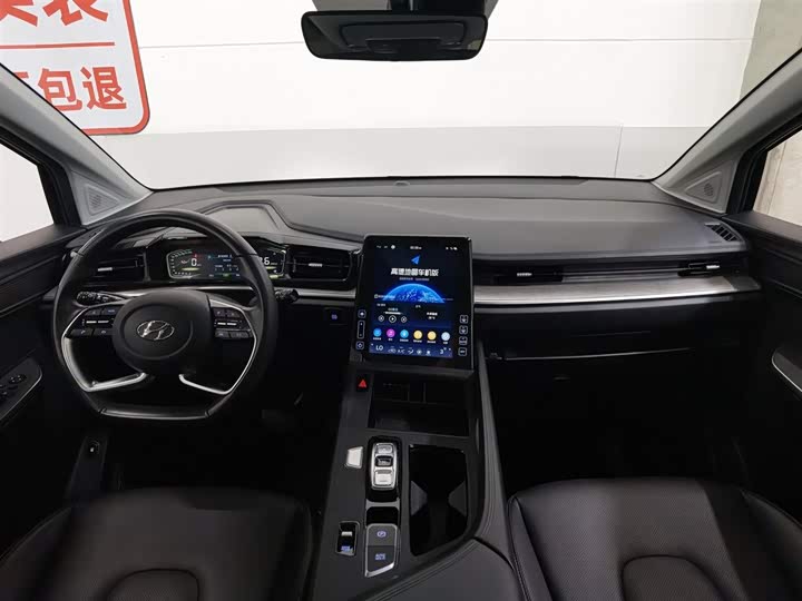 Photo 5 - Hyundai Custo