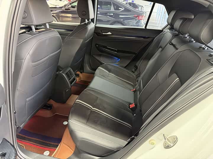 Фото 4 - Volkswagen Golf