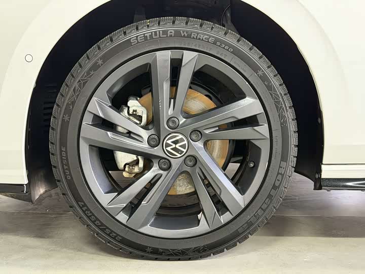 Фото 8 - Volkswagen Golf