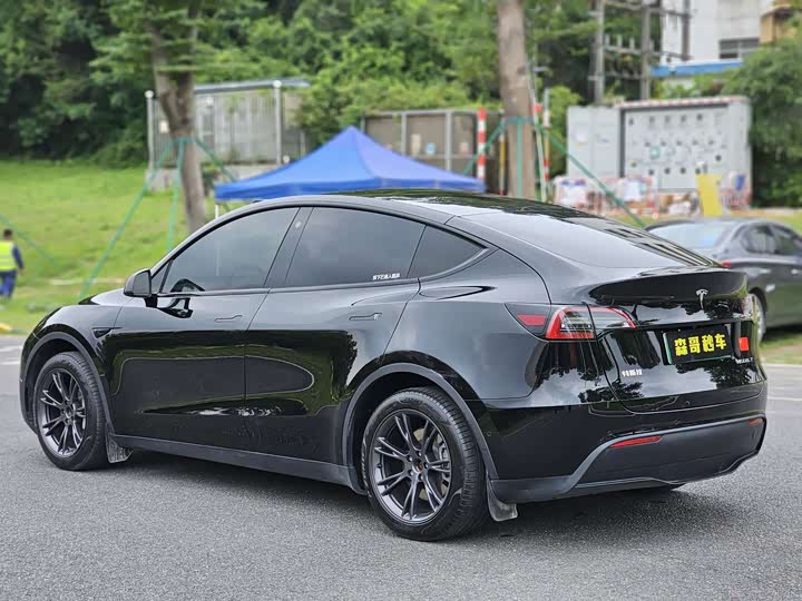Фото 6 - Tesla Model Y