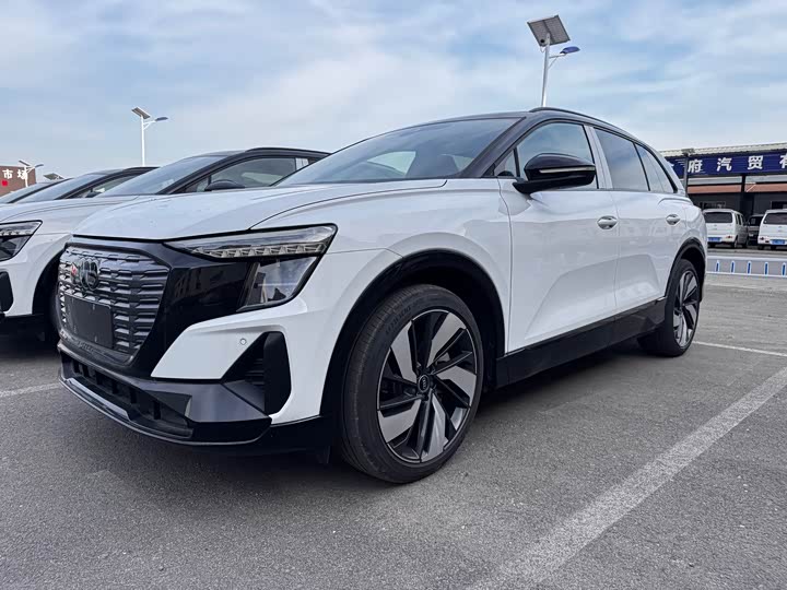 Audi Q5 e-tron 2023 2023款 40 e-tron 闪耀型 机甲套装