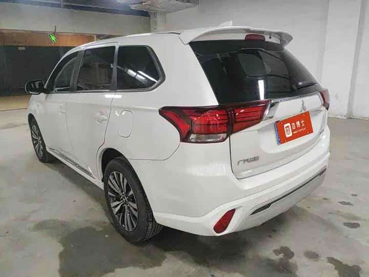 Zdjęcie 2 - Mitsubishi Outlander
