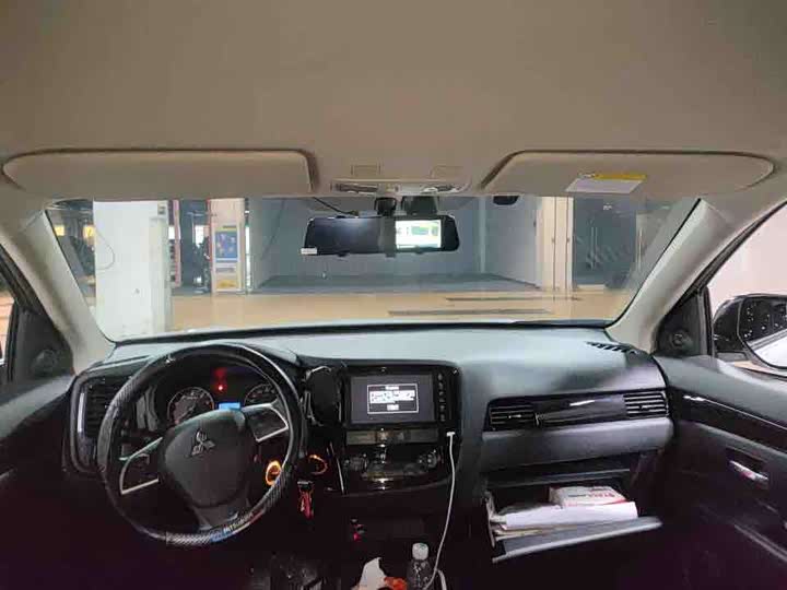 Zdjęcie 8 - Mitsubishi Outlander