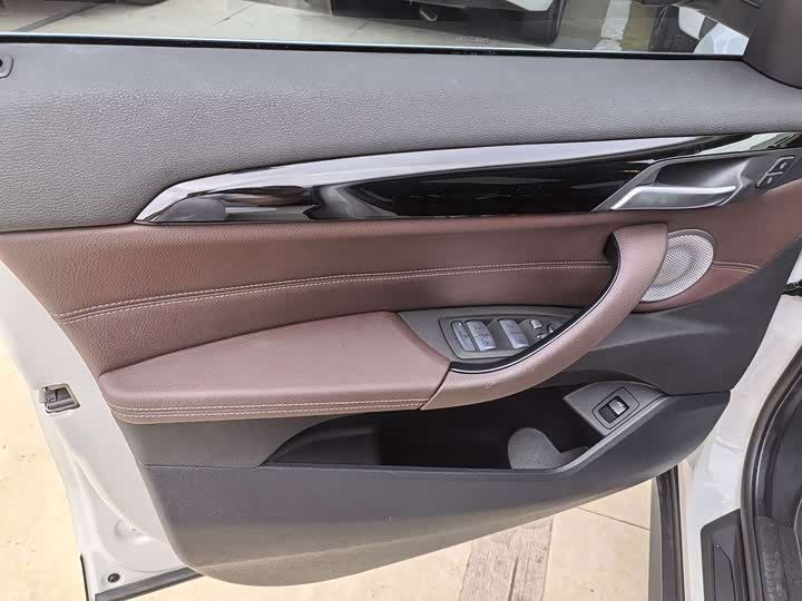 Фото 6 - BMW X1