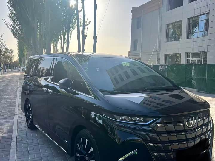 Toyota Alphard 2024 2024款 双擎 2.5L 尊贵版