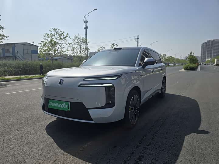 2025 Denza N8L