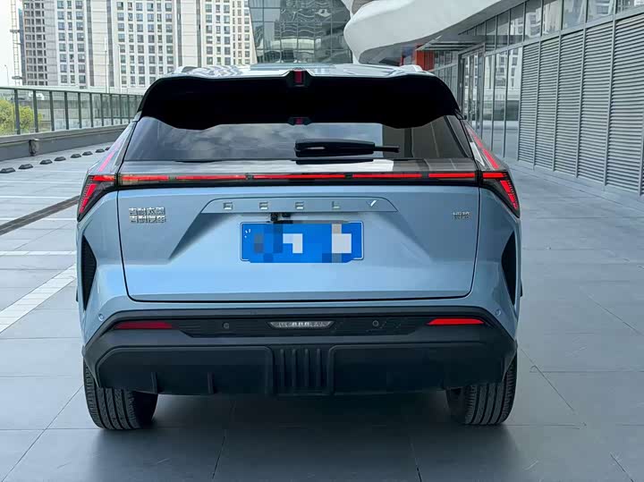Фото 8 - Geely Atlas