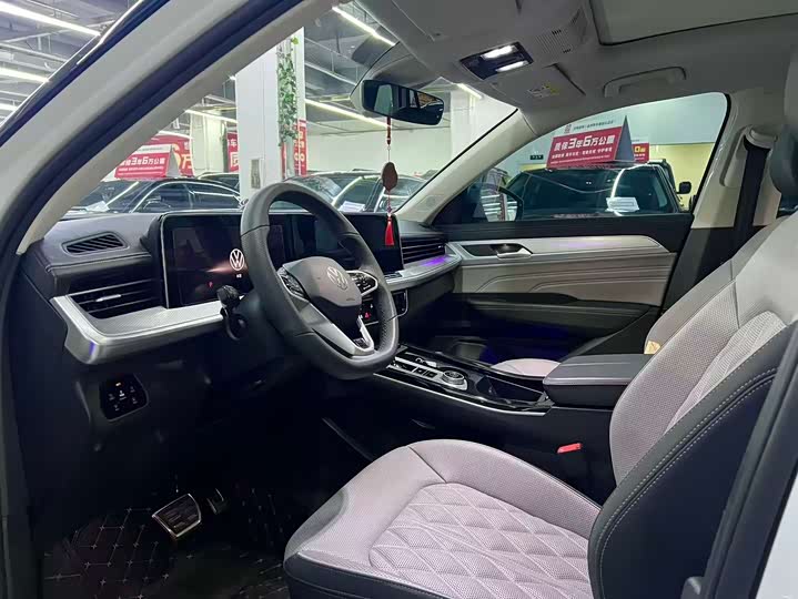 Volkswagen Tavendor 2025 2025款 380TSI 四驱R-Line巡游 众享款