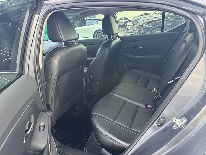 Zdjęcie 8 - Nissan Sylphy