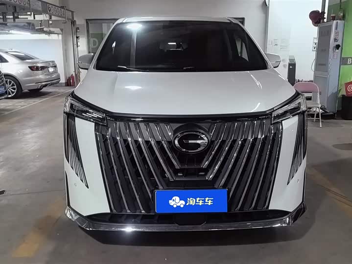 Фото 2 - GAC Trumpchi M8
