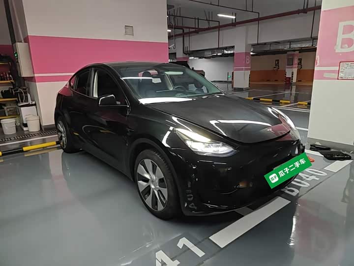 Zdjęcie 4 - Tesla Model Y