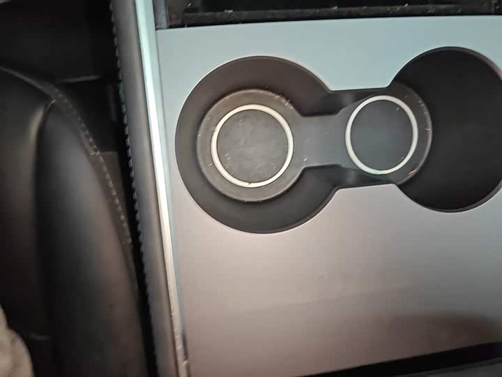 Zdjęcie 9 - Tesla Model Y