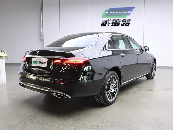 Zdjęcie 4 - Mercedes-Benz E-Class