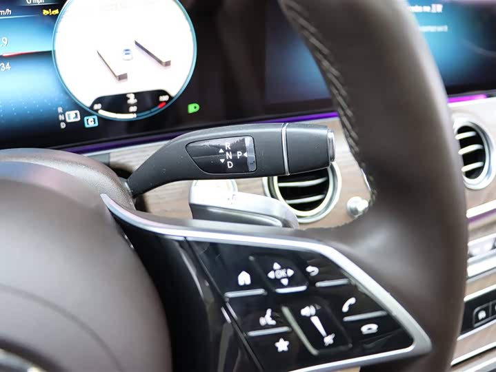 Zdjęcie 8 - Mercedes-Benz E-Class