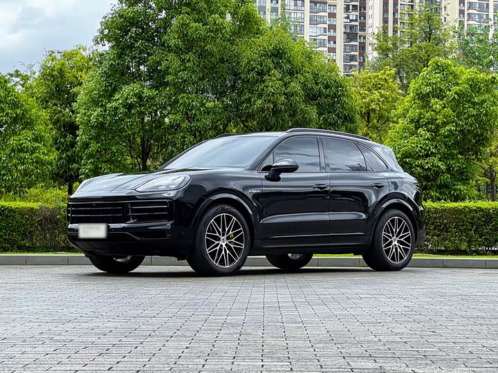 2025 Porsche Cayenne Hybrid