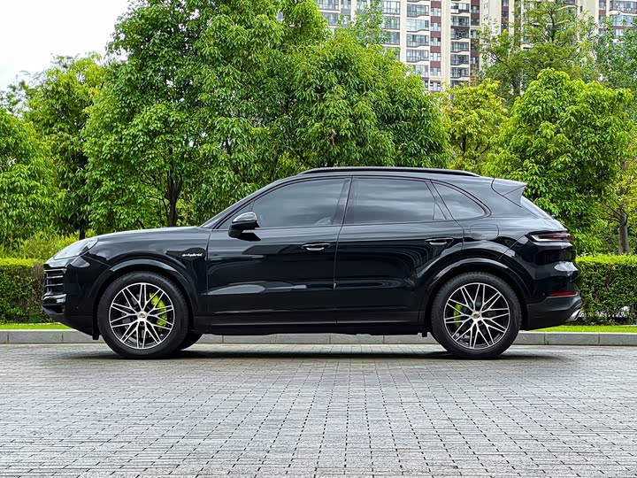2025 Porsche Cayenne Hybrid