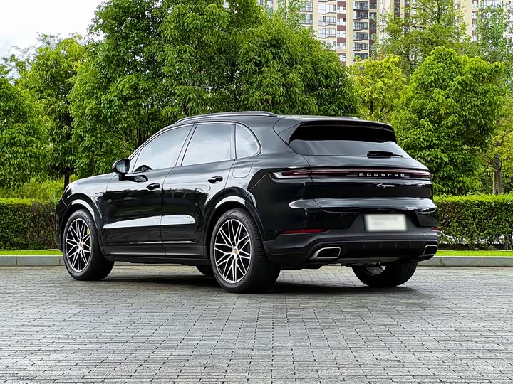2025 Porsche Cayenne Hybrid