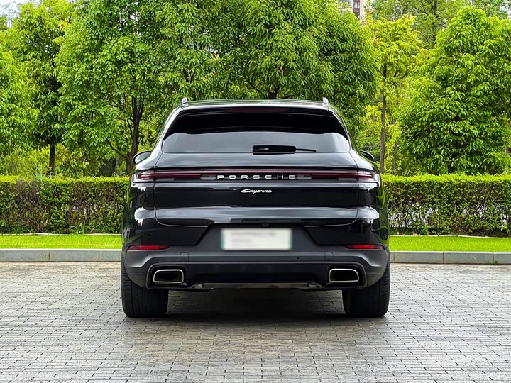 2025 Porsche Cayenne Hybrid