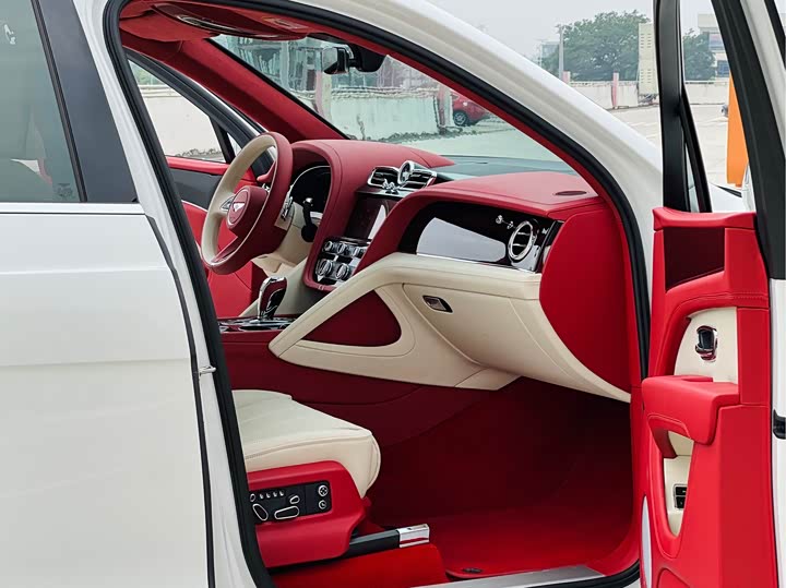 Bentley Bentayga 2026 2026款 4.0T V8