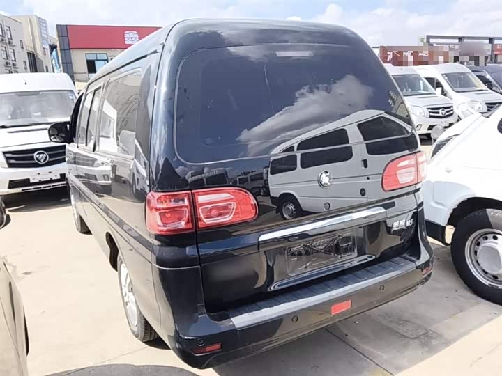 Zdjęcie 5 - Dongfeng Forthing Lingzhi M5