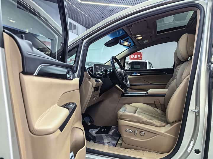 Фото 4 - Buick GL8 ES
