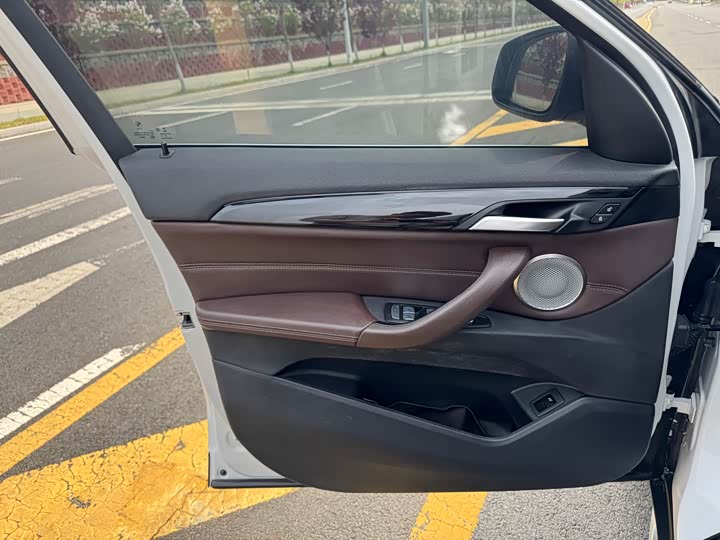 Фото 9 - BMW X1