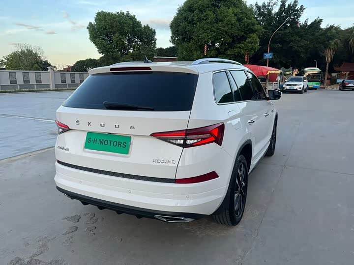 Skoda Kodiaq 2022 2022款 改款 TSI330 7座两驱奢享版