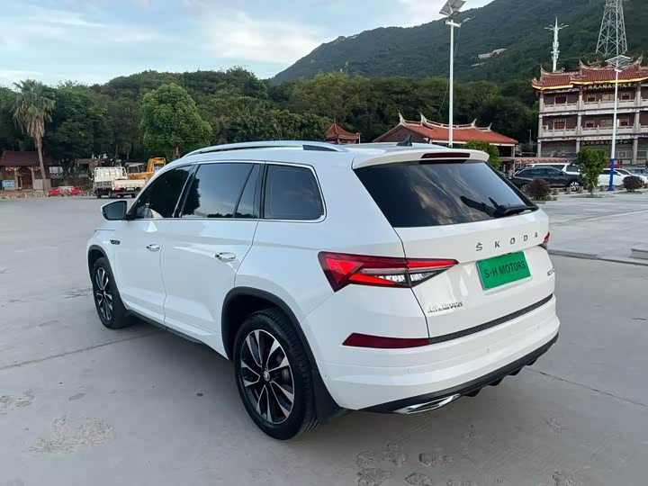 Skoda Kodiaq 2022 2022款 改款 TSI330 7座两驱奢享版