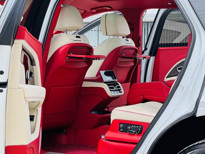 Bentley Bentayga 2024 2024款 4.0T V8 长轴距雅度版