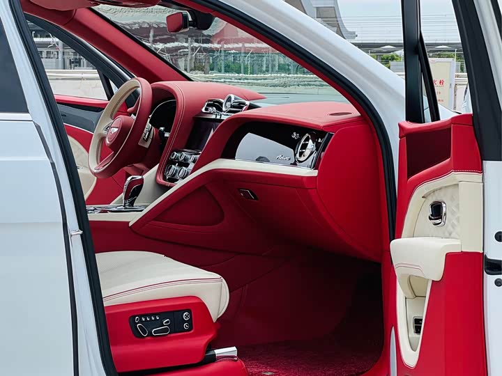 Bentley Bentayga 2024 2024款 4.0T V8 长轴距雅度版