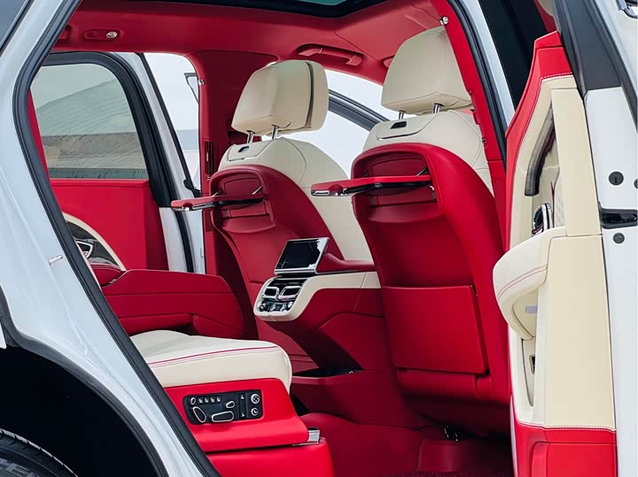 Bentley Bentayga 2024 2024款 4.0T V8 长轴距雅度版
