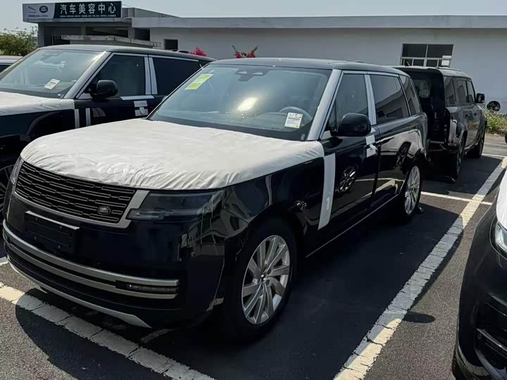 Land Rover Range Rover 2026 2026款 3.0 L6 400PS SE长轴版