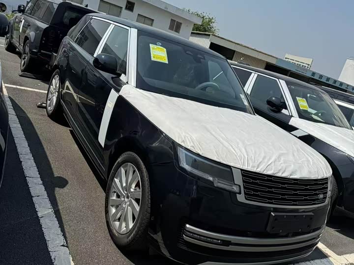 Land Rover Range Rover 2026 2026款 3.0 L6 400PS SE长轴版