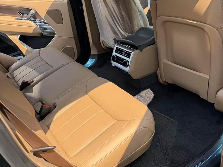 Land Rover Range Rover 2026 2026款 3.0 L6 400PS SE长轴版