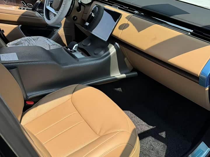 Land Rover Range Rover 2026 2026款 3.0 L6 400PS SE长轴版