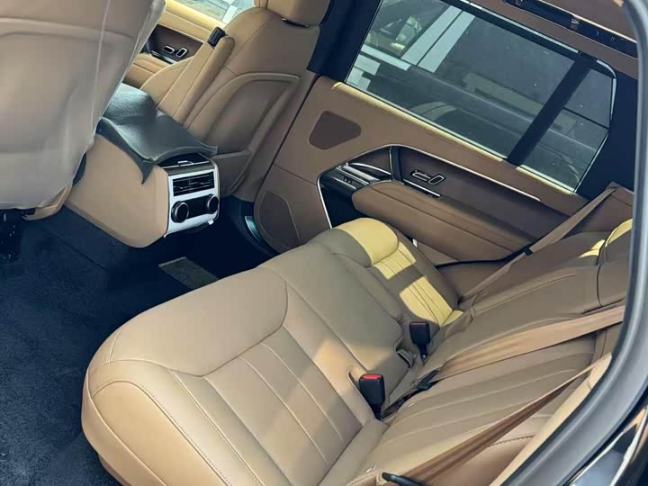 Land Rover Range Rover 2026 2026款 3.0 L6 400PS SE长轴版