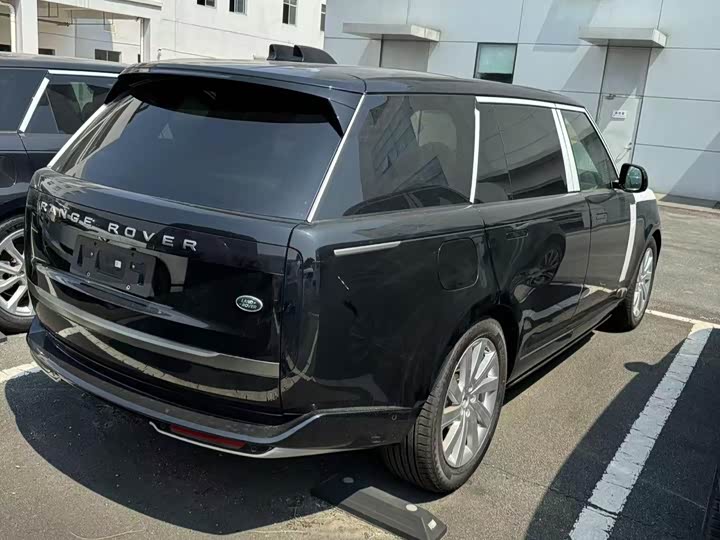 Land Rover Range Rover 2026 2026款 3.0 L6 400PS SE长轴版