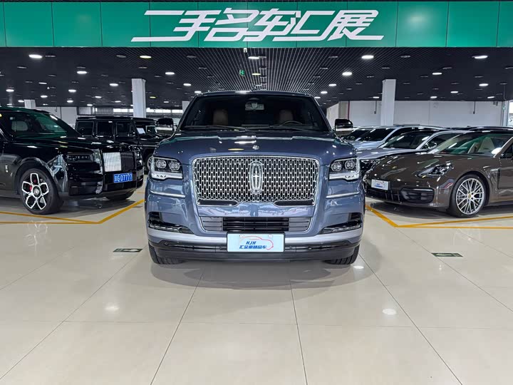 Фото 2 - Lincoln Navigator