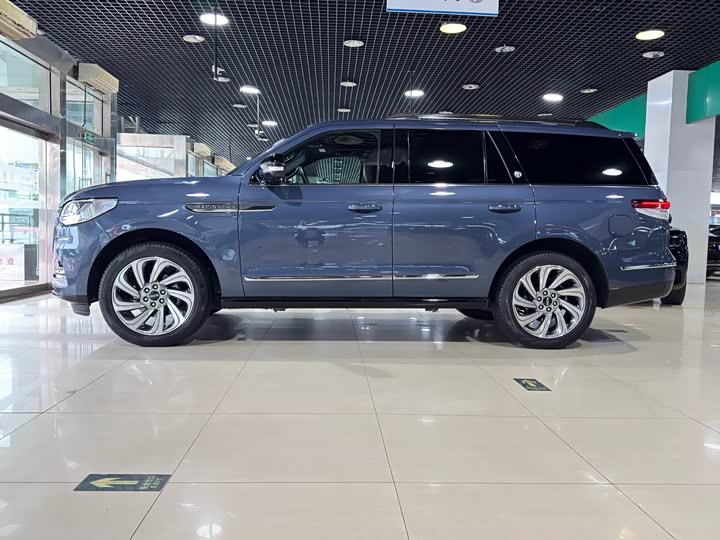 Фото 4 - Lincoln Navigator