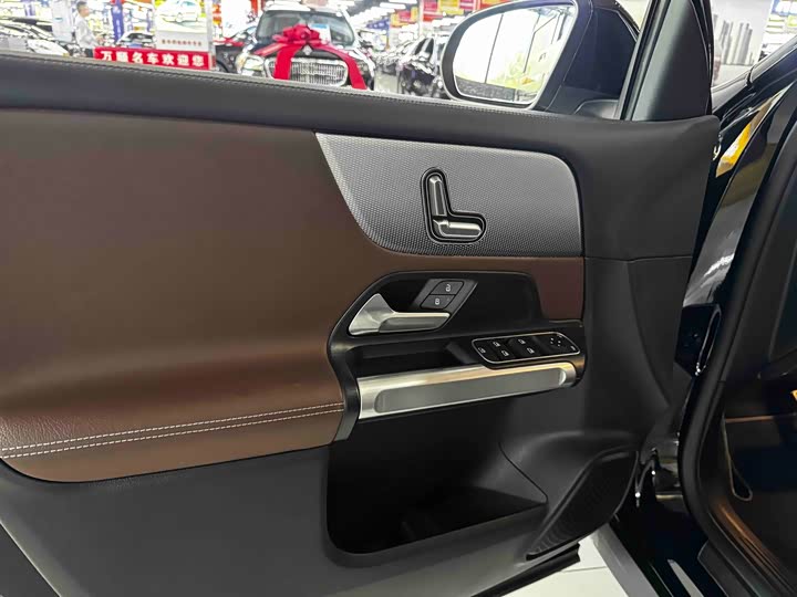 Mercedes-Benz GLB-Class 2022 2022款 改款 GLB 200 动感型