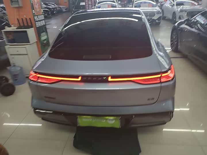 Geely Galaxy E8 2025 2025款 620km 四驱星舰激光雷达智驾版