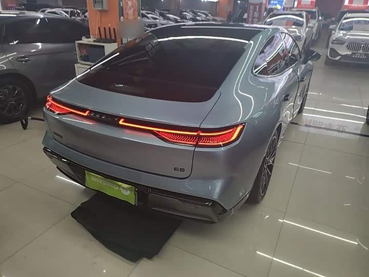 Geely Galaxy E8 2025 2025款 620km 四驱星舰激光雷达智驾版