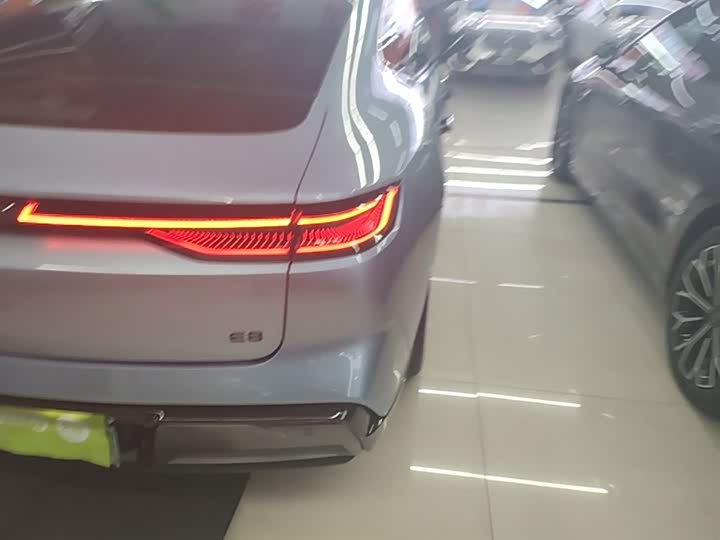 Geely Galaxy E8 2025 2025款 620km 四驱星舰激光雷达智驾版