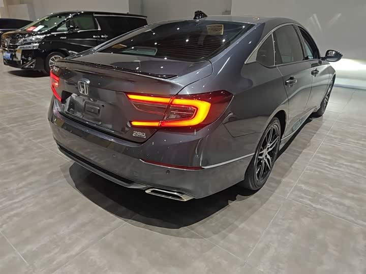 Фото 7 - Honda Accord