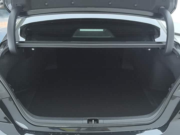 Toyota Camry 2026 2026款 双擎 2.0HSE 运动Lite版