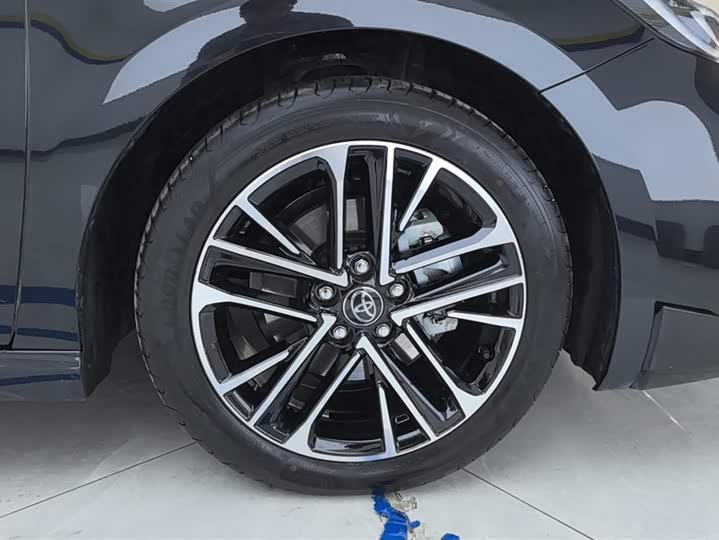 Toyota Camry 2026 2026款 双擎 2.0HSE 运动Lite版