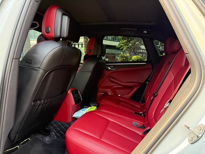 Photo 4 - Porsche Macan