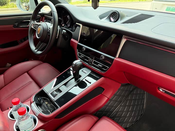 Photo 6 - Porsche Macan