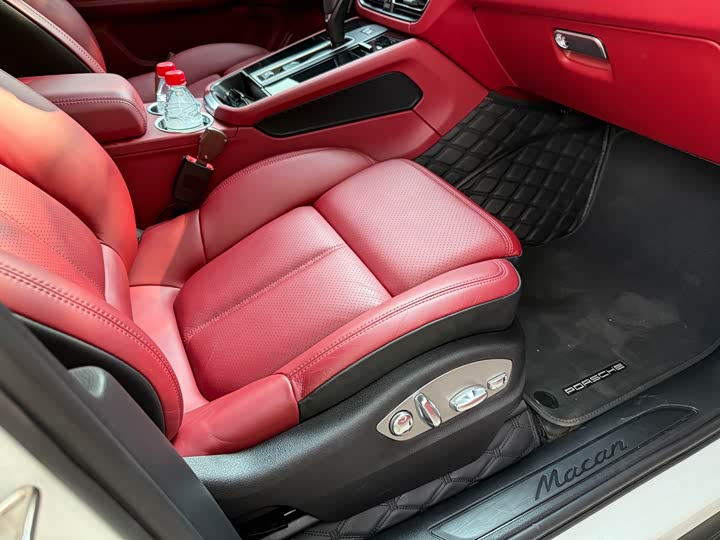 Photo 7 - Porsche Macan