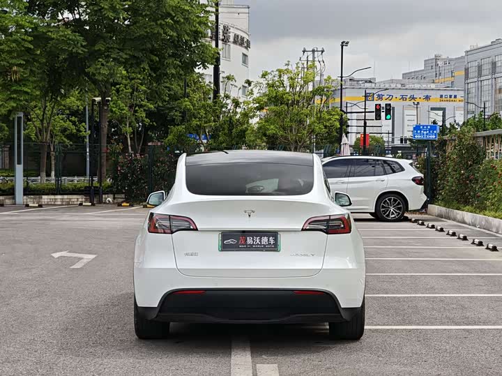 Zdjęcie 4 - Tesla Model Y